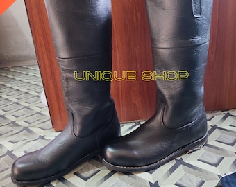 Revolutionary war Leather boots in black leather. Step into history with our Leather-made riding boots. Perfect for any occasion. Size 5-15