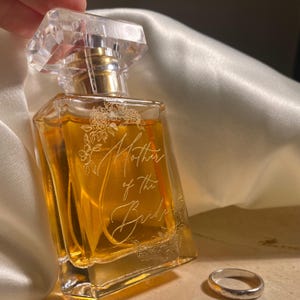 Engreaved Perfume Bottle Mother of the Bride Gift Wedding Favor Glass Custom Perfume Empty Maid of Honor Gift Personalized Wedding Keepsake