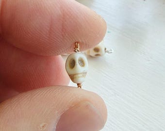 Spooky Skull Permanent Jewelry Connector Howlite 14k Gold Filled Skull Charm Sterling Silver Wholesale Halloween Supplies Skeleton Theme