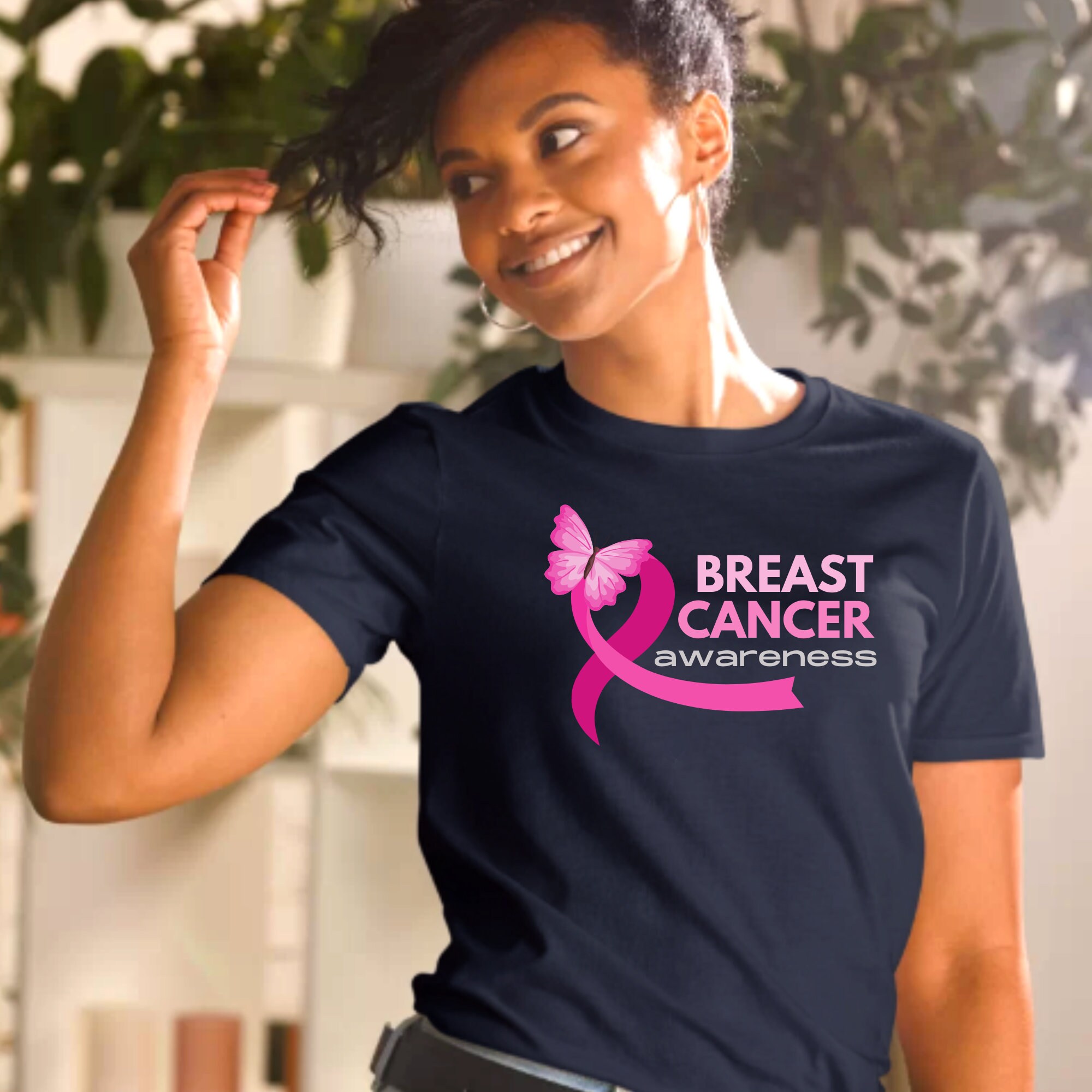 Nastro Rosa Per Cancro Al Seno a Una Donna Anziana Asiatica Per Aver Sostenuto. Immagine Stock