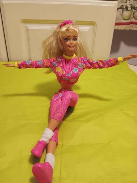 Yoga/pilates/tennis Shoes/working Out Barbie/1993/pre-owned/poseable Doll 