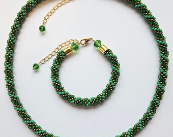 Conjunto de collar de cuerda con pulsera.