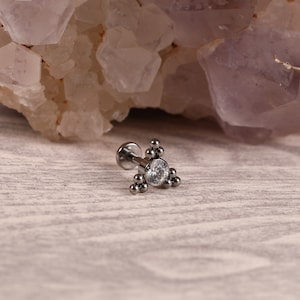 G23 Titanium Internally Threaded CZ 16G 6mm/8mm/10mm Flat Back Stud for Labret Monroe Cartilage and More