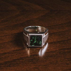 Emerald Signet Pinky Ring in Sterling Silver, Big Square Cut Emerald Stone Ring for Fad, Large Emerald Cocktail Ring, Wedding Man Gift Ring