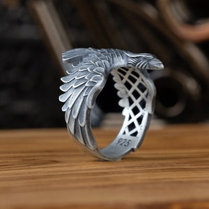 Raven Wings Feathers Signet Silver Men Ring, Oxidized 925 Silver Winged Raven Men Ring, Silver Animal Jewelry, Ring For Men, Birthday Gift