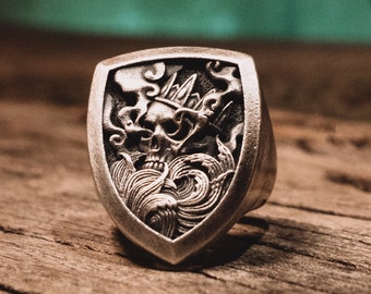 Einzigartiger Gothic Herrenring aus oxidiertem Silber, King Skull Shield Ring für Männer, Anarchist Punk Man Ring für Freund, Bester Freund Ring