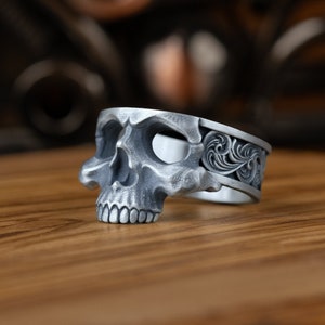 Bague tête de mort unique en argent pour homme avec motif de fleurs, bon cadeau chevalière pour petit ami, bijoux de motard oxydés, cadeau pour mari, cadeau homme