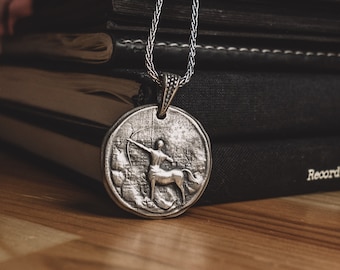 Naszyjnik z horoskopem Strzelca dla mężczyzn, naszyjnik z monetą ze znakiem zodiaku w srebrze, grawerowany wisiorek astrologiczny łucznika, prezent dla Strzelca dla niej i dla niego