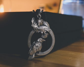 Collana nordica con nido di corvi in argento su cerchio della Trinità, collana con nodo vichingo corvo, collana celtica in argento sterling per papà, collana da messaggero