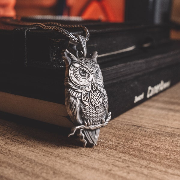 Silver Owl Necklace with Engraved Viking Knot, Norse Mythology Symbols on Bird Animal Necklace, Cyberpunk Necklace in Silver, Nordic Pendant