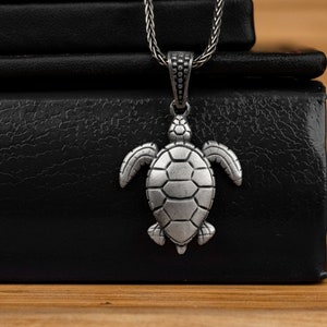 Sea Turtle Caretta Silver Men Necklace, Sterling Silver Men Necklace, Animal Lover Jewelry, Ocean Turtle Gift, Animal Men Gift Necklace
