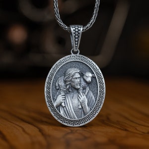 Collana da uomo pastore di Gesù, ciondolo cattolico d&#39;argento, ciondolo cristiano da uomo, ciondolo di Gesù in argento, collana religiosa da uomo di Gesù, regalo da uomo