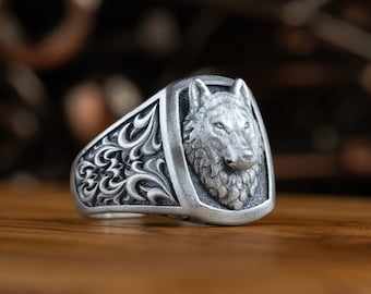 Alpha Wolf men signet ring, Handmade wildlife cool jewelry for animal lover gift, Wolf ring in sterling silver for husband