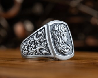 Men signet ring with Gorgon Medusa for gothic friend gift, Snake engraved jewelry in sterling silver, Medusa ring for engagement gift