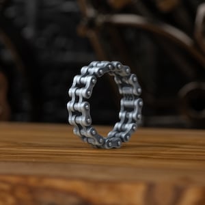 Gothic Biker Chain Men Band Ring in Oxidized Silver, Motorcycle Chain Men Ring in Sterling Silver, Unique Mens Ring, Motorcycle Art Jewelry