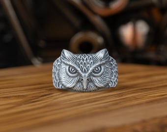 Winged Owl Mens Ring in Oxidized Silver, Cool Birds of Prey Ring For Boyfriend, Engraved Animal Ring, Pinky Bird Ring, Husband Ring Gift