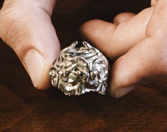 Anillo de motociclista de hombres de plata de ley hecho a mano de Medusa herida, anillo de mitología griega, anillo gótico de Medusa, joyería de hombres de plata Medusa, anillo para hombres