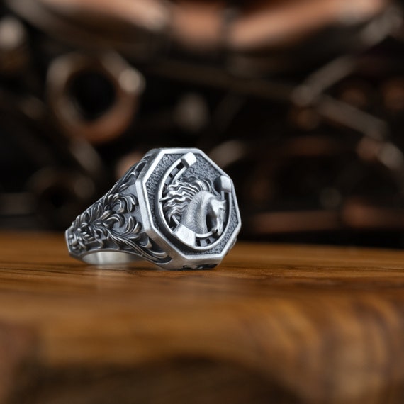 Horse With Horseshoe Men Ring for Good Luck Gift, Minimalist