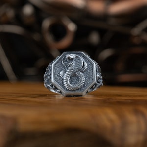 Gothic Punk Snake Serpent Signet Ring for Men, Cobra Snake Silver Ring ...