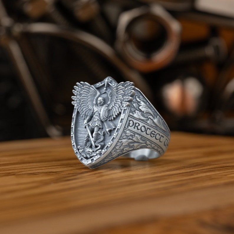 Chevalière homme archange Michael ailes de dragon, bague extraordinaire Saint Michel pour homme, bague chrétienne Saint Michel, bague foi en argent sterling image 4