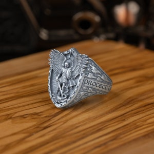 Chevalière homme archange Michael ailes de dragon, bague extraordinaire Saint Michel pour homme, bague chrétienne Saint Michel, bague foi en argent sterling image 5