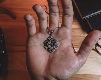 シルバーのケルトノットフローラルネックレス、夫のためのケルト