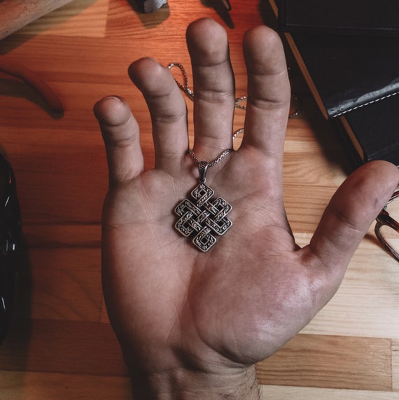 シルバーのケルトノットフローラルネックレス、夫のためのケルト