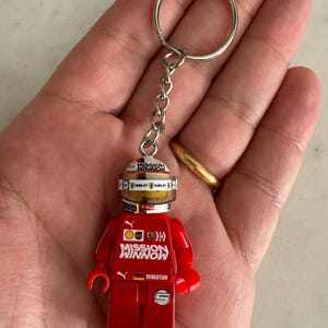 Sleutelhanger minifiguur Sebastian Vettel Ferrari F1
