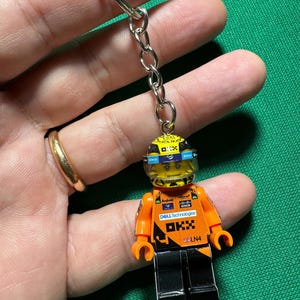 Llavero Lando Norris Ganador GP Miami Barcelona 2024 McLaren F1 Fórmula 1 Gran Premio figura piloto casco de conductor minifigura