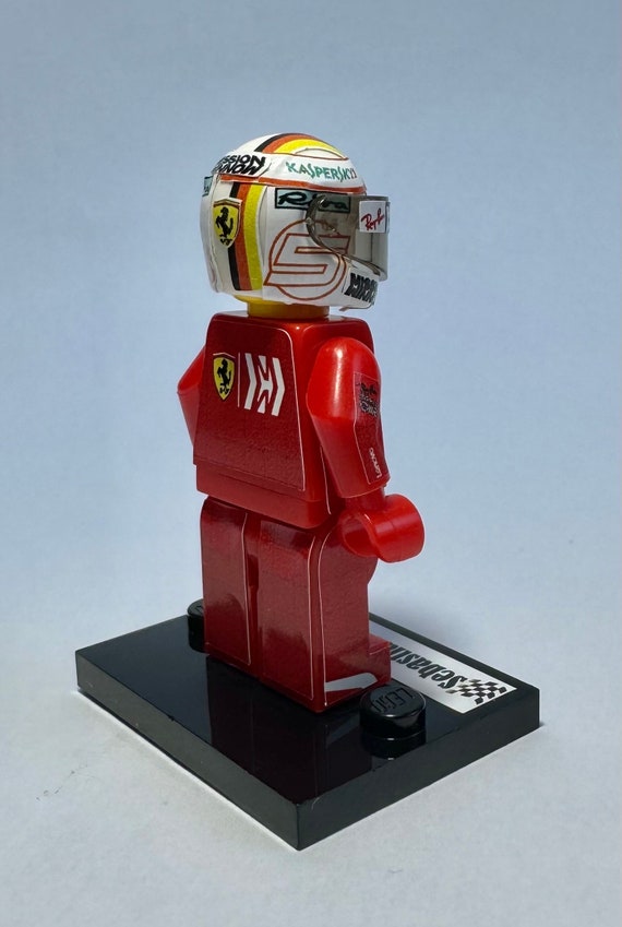 フォーミュラ1 フェラーリ セバスチャン・ベッテル ミニヘルメット 1/2