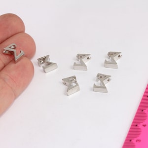 Letra Sigma chapada en plata, letra Sigma, letras griegas, joyería Sigma, alfabeto griego, encanto Sigma MBGMTE409
