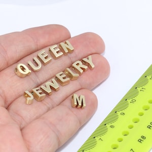 Letras de latón crudo de 6x7 mm, encantos de letras, cuentas de letras, encantos iniciales, encantos de pulsera, mini encantos colgantes, cuentas del alfabeto, MBGHRF43