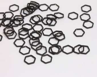 Encantos hexagonales chapados en negro de 10 mm, encanto de panal, colgante hexagonal de contorno, encantos geométricos, hallazgos chapados en negro, MBGETS114