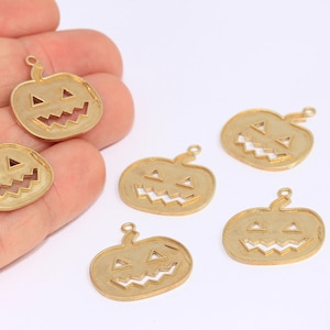 22x24mm 24k Shiny Gold Pumpkin Charm, Gold Plated Medallion, Halloween Charms, Pumpkin Necklace, Gold Plated Findings, MBGBRT166-2