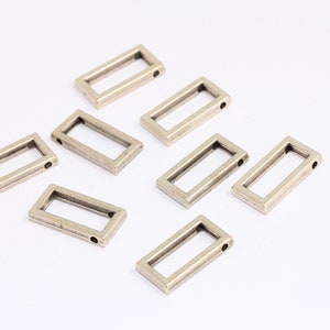10 x 20 mm fyrkantiga berlocker i antik silver, rektangulärt hänge, konturhänge, geometrisk berlock, elegant halsband, försilvrade detaljer, MBGKA113