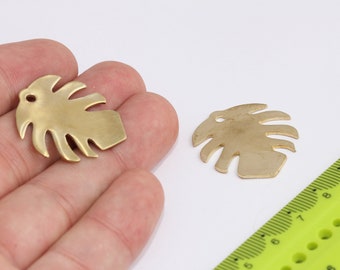28x30mm Raw Brass Leaf Pendant, Brass Leaf Charms, Leaf Connector Pendant, Filigree Charms, Vintage Charms, Raw Brass Findings, MBGsom102