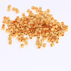 2,5mm 24k Shiny Gold Cube Beads, Square Cube Beads, Spacer Beads, Cube Beads, Bracelet Charms, Gold Plated Findings, MBGBRT729