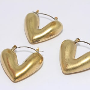 26x27mm Raw Brass Heart Hoops, Brass Lever Back Earrings, Cute Heart Shaped Earrings, Brass Earring Clasps, Raw Brass Findings, MBGBXB444