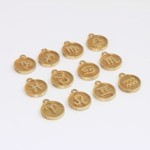 11 x 14 mm Surowe mosiężne znaki zodiaku, koraliki z monet astrologicznych, zawieszki do naszyjników zodiaku, zawieszki horoskopowe, znaki zodiaku, medalion, MBGHRF56-2