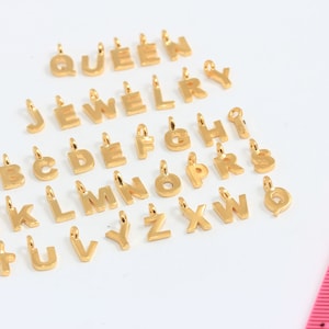 Encanto de letra de oro brillante de 5x8 mm 24 k, encantos iniciales, colgante de letra, collar de letras de oro, collar personalizado, encantos chapados en oro, MBGHRF13