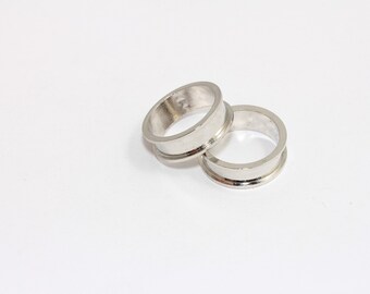 Rodiumpläterad ringinfattning, kanalringinfattningar, statementring, slutna cabochonringar, ringbas, försilvrade detaljer, MBGBRT236