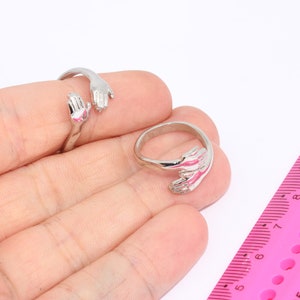 Bagues plaquées rhodium 17-18mm, bagues mains en argent, bague empilable Love Hugging Hand, bagues Love Hug, bague couple, bagues amoureux, MBGMLS461