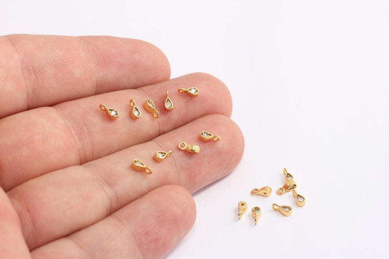 Dijes de gota de oro brillante de 2,5x6 mm 24k, piedra blanca, colgante de gota, dije de lágrima, dije de circonita cúbica, pulsera de gota MBGKDR54 imagen 1