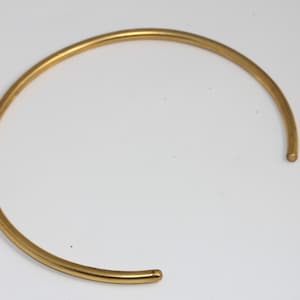5 mm råmässingschoker, runt trådhalsband, öppet manschetthalsband, litet stapelhalsband i mässing, trådmanschett, smycken i råmässing, MBGBXB404-6