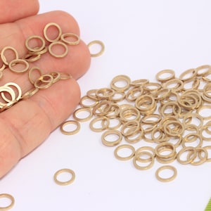 8 mm slutna ringar i råmässing, mellanpärlor, distanspärlor, mässingsringar, lädersnörepärlor, smyckesdetaljer i råmässing, MBGROSE410