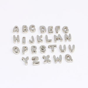 Charm de letra bañado en rodio de 5,5 x 7 x 5 mm, Charms de letras con forma de globo, Colgante de collar con letra, Collar personalizado, Charms bañados en plata, MBGHRF74