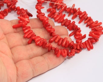 Perles de corail avec pointes rouges de 7-12 mm, brin de perles de corail teint de forme irrégulière - Environ 100 perles, Fournitures pour bijoux, MBGCHK505-1