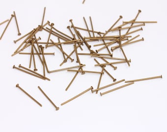 Può includere: Un mucchio di spilli per la testa in metallo dorato, utilizzati per la creazione di gioielli e l'artigianato.