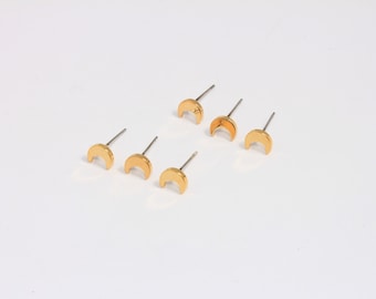 Pendientes de luna de 7 x 8 mm con baño de oro brillante de 24 k, pendientes de luna con botón, pendientes minimalistas, mini pendientes de luna con botón, accesorios chapados en oro, MBGSLM392