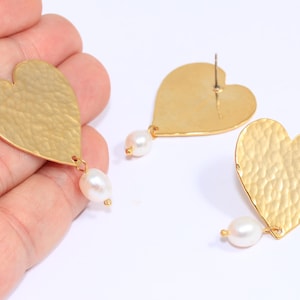 27x29mm 24k Shiny Gold Heart Earrings, Hammered Heart Stud Earrings, Large Heart Stud Earrings With Pearl, Gold Plated Findings, MBGSLM363